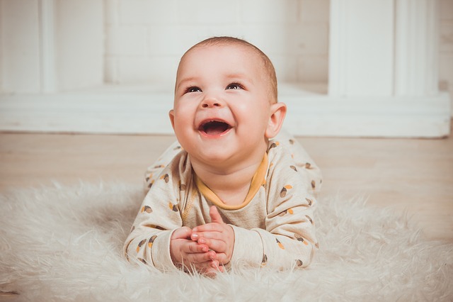 bebelusul-la-6-luni-sfaturi-de-alimentatie-si-dezvoltare